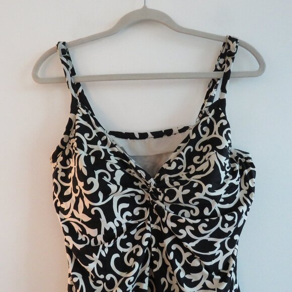 MIRACLESUIT Black and White Flyaway Swim Tankini in Love Scroll Knot - Size US 8 - Picture 3 of 13